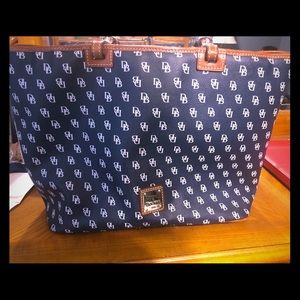 Dooney & Burke tote bag!!!!!